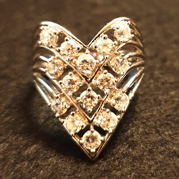 Elegant Vintage Cubic Zirconia Sterling Silver Heart-Shaped Cluster Ring - Picture 1 of 12